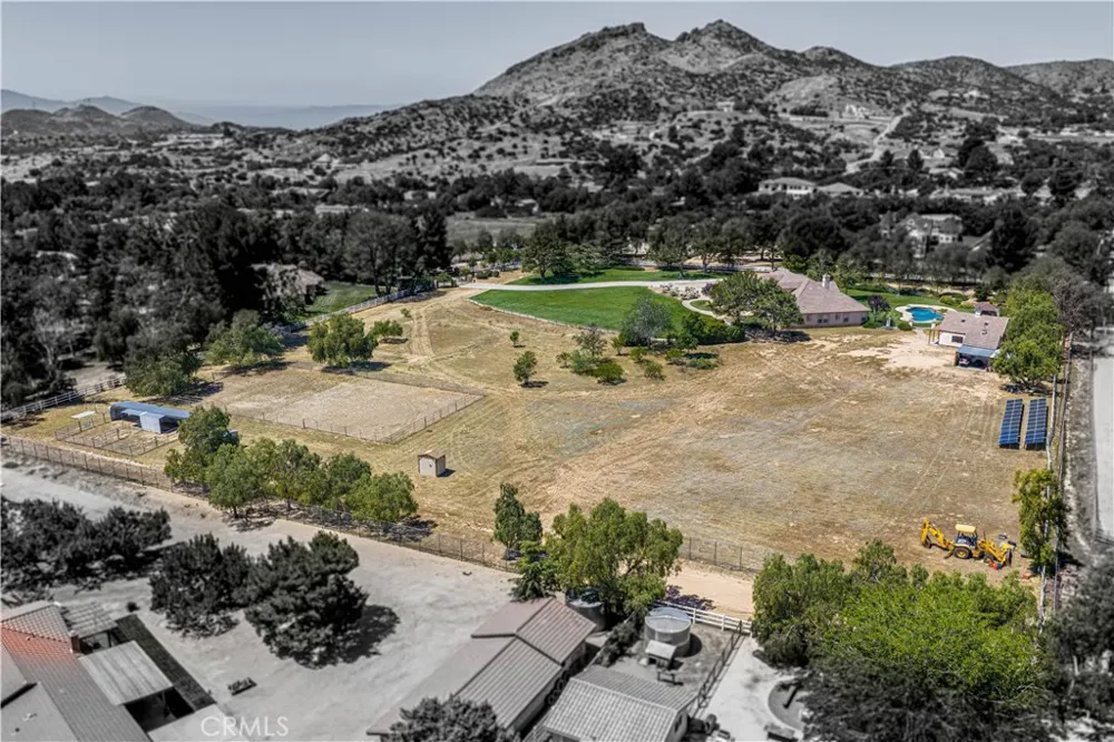 33202 Drill Road Agua Dulce, CA 91390