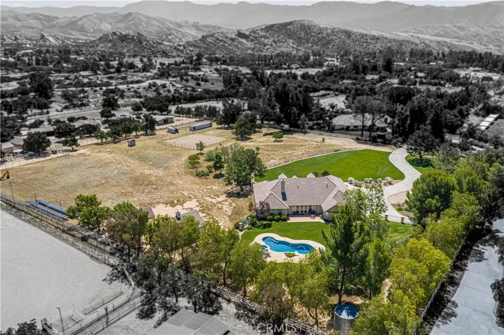 33202 Drill Road Agua Dulce, CA 91390