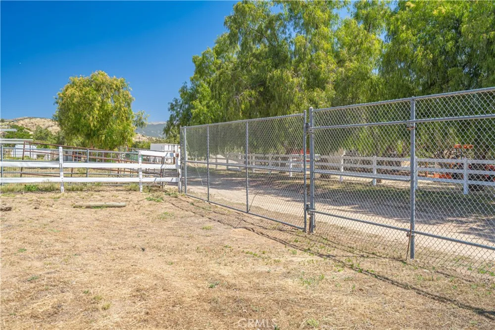 33202 Drill Road Agua Dulce, CA 91390