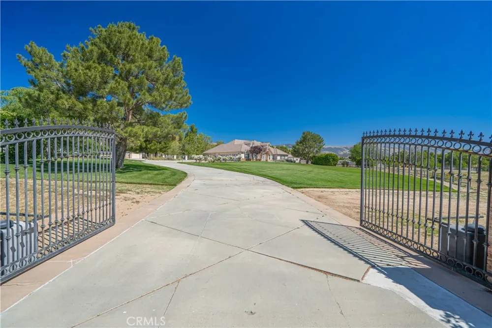33202 Drill Road Agua Dulce, CA 91390