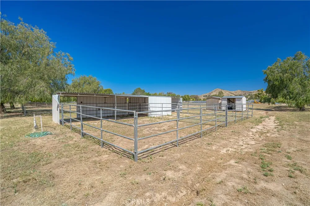 33202 Drill Road Agua Dulce, CA 91390