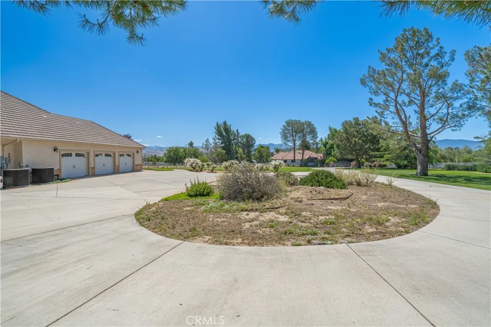 33202 Drill Road Agua Dulce, CA 91390