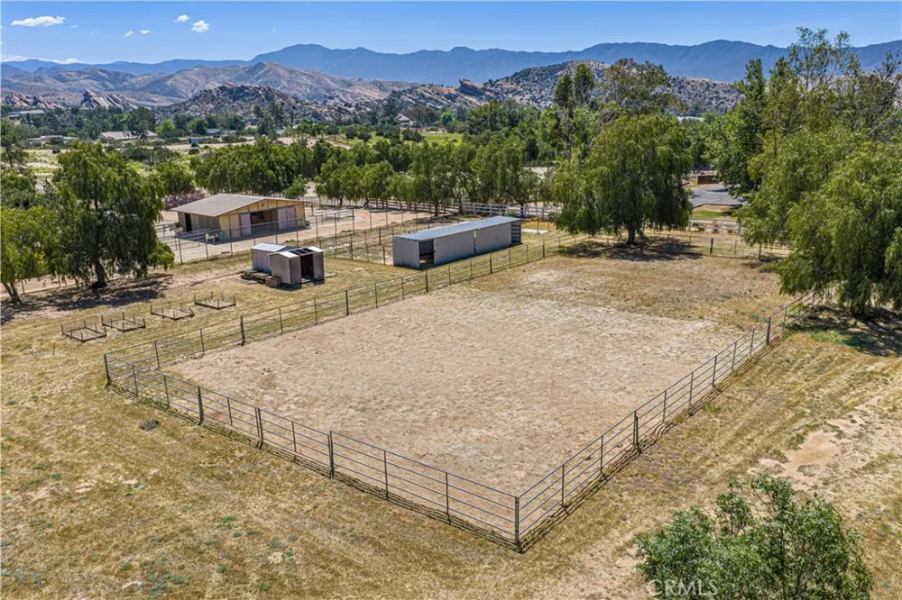 33202 Drill Road Agua Dulce, CA 91390