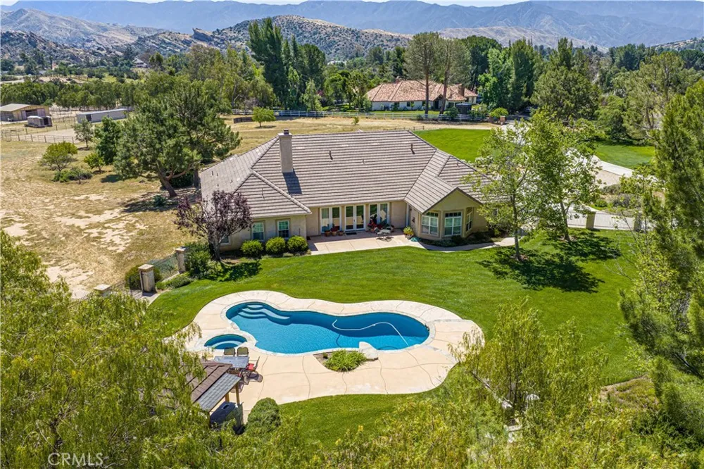 33202 Drill Road Agua Dulce, CA 91390