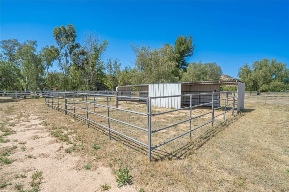 33202 Drill Road Agua Dulce, CA 91390