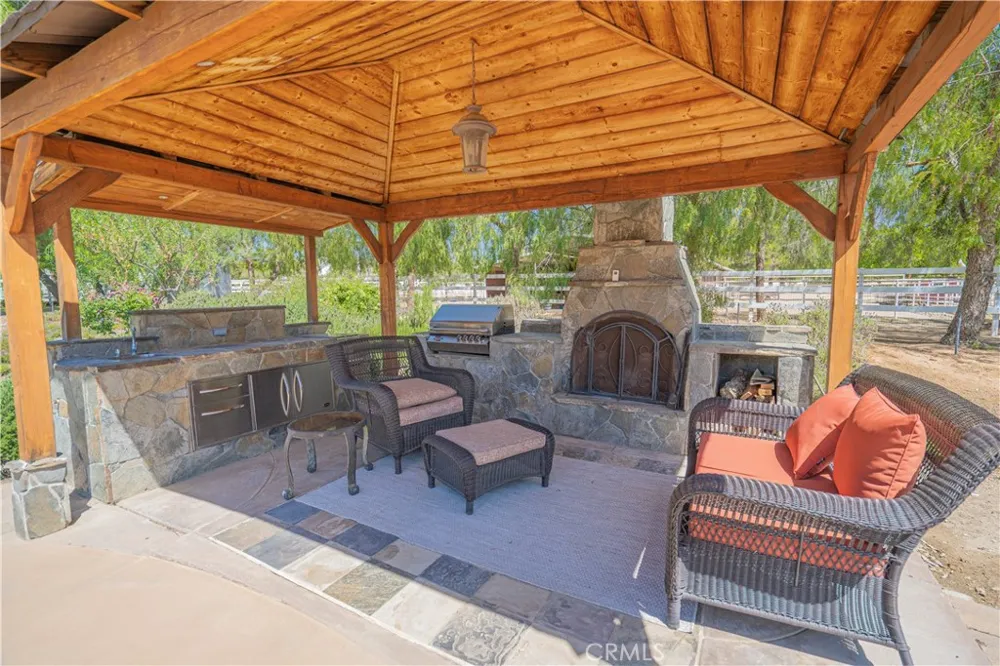 33202 Drill Road Agua Dulce, CA 91390