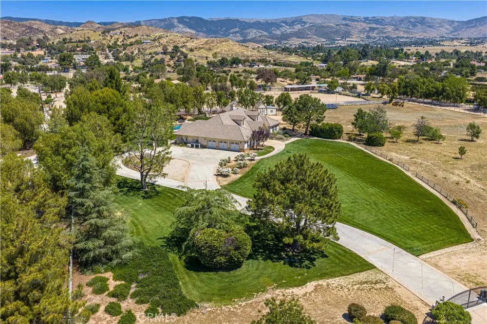 33202 Drill Road Agua Dulce, CA 91390