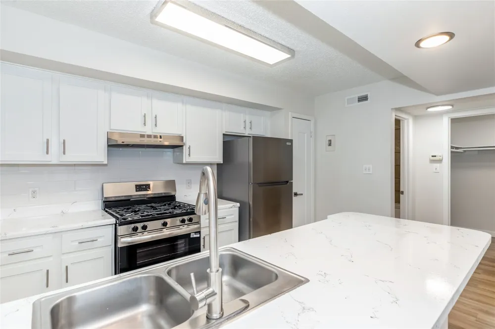 6008 Lamar Boulevard #120 Austin, TX 78752