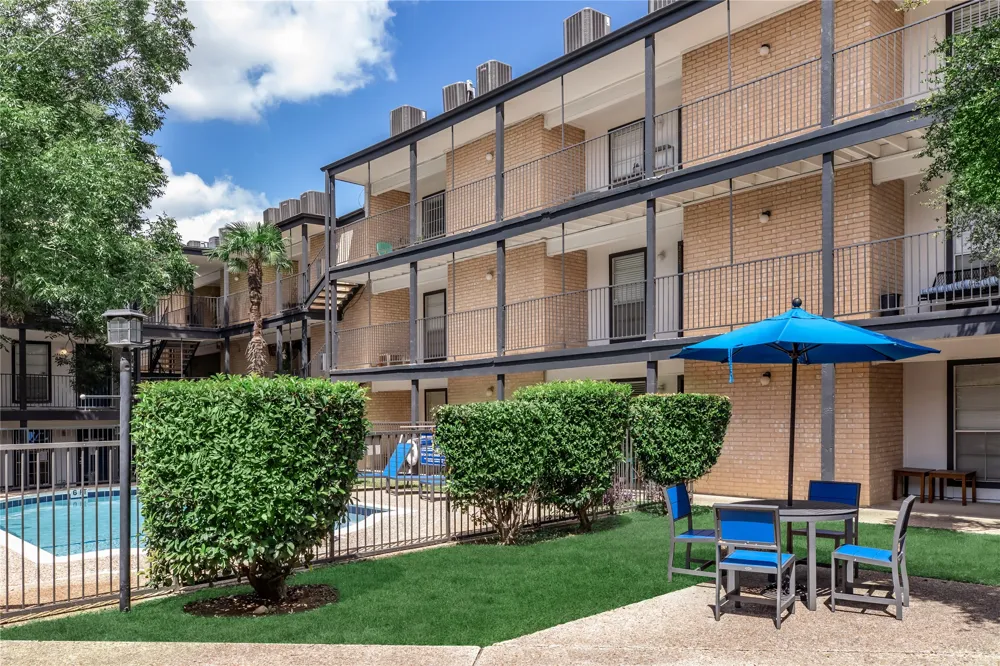 6008 Lamar Boulevard #120 Austin, TX 78752