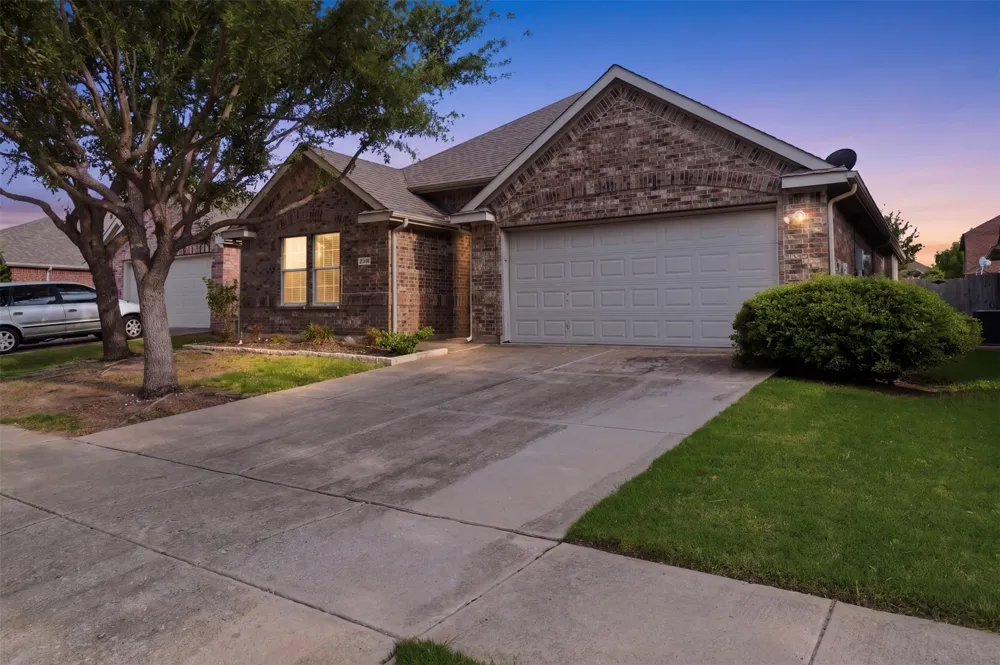 924 Bowie Drive Lavon, TX 75166