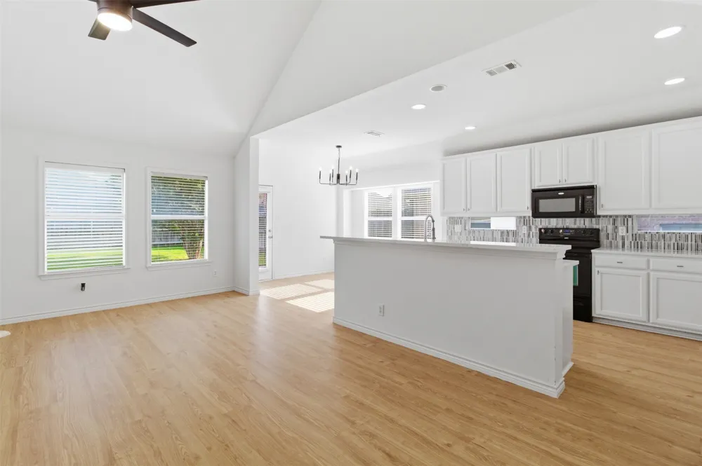 924 Bowie Drive Lavon, TX 75166
