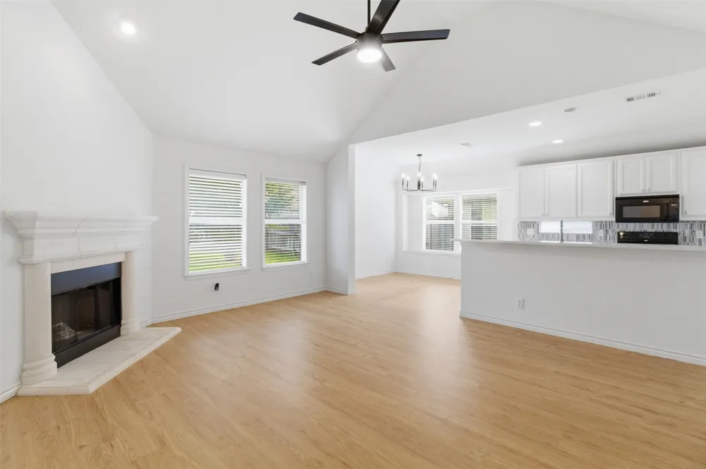 924 Bowie Drive Lavon, TX 75166