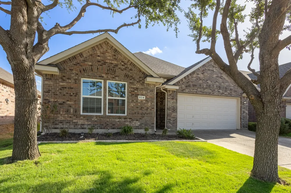 924 Bowie Drive Lavon, TX 75166