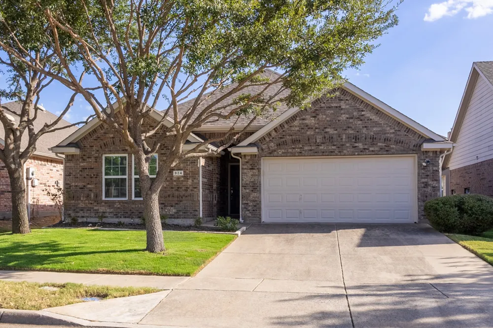 924 Bowie Drive Lavon, TX 75166