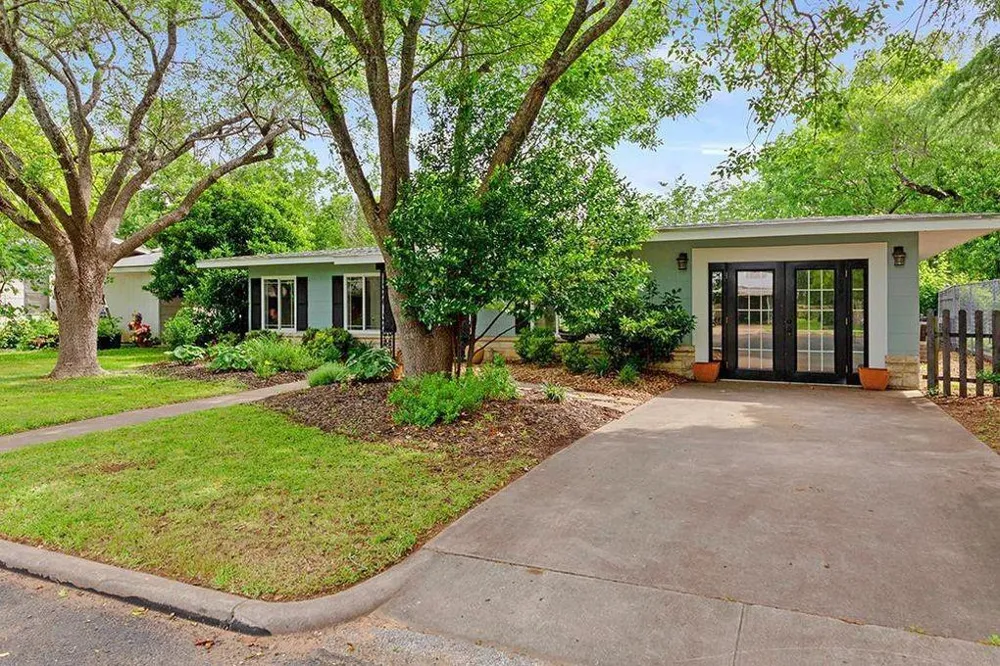 811 W Schubert Street Fredericksburg, TX 78624