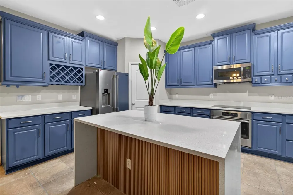 1389 HERITAGE LANDINGS DRIVE Lakeland, FL 33805
