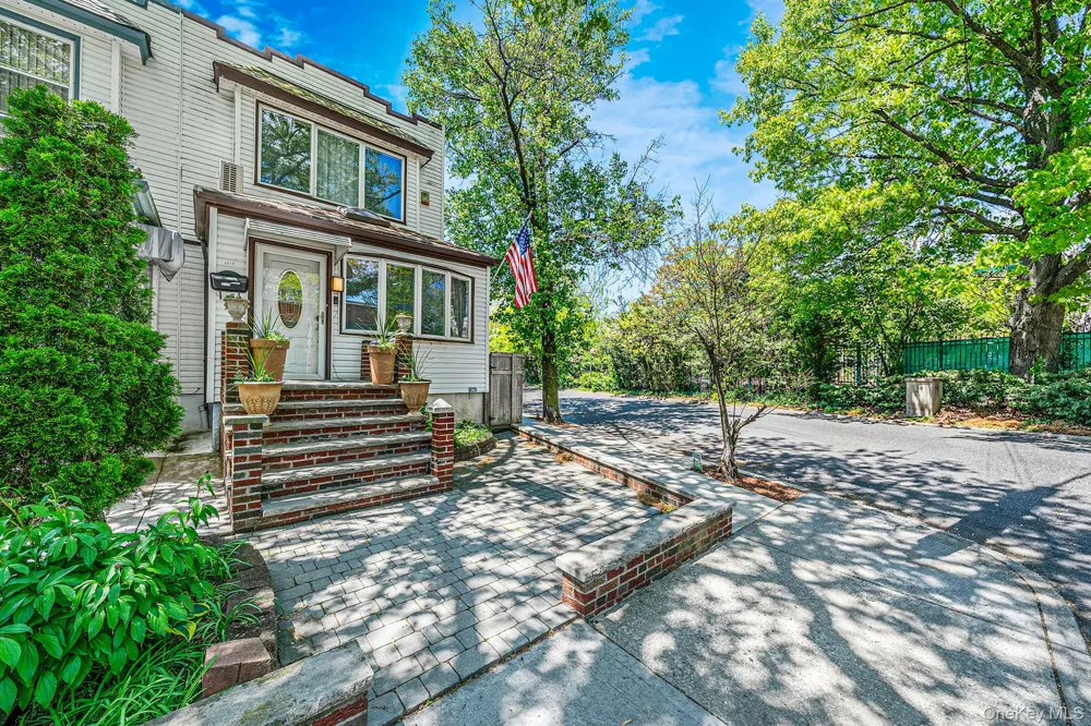 69-08 69th Place Glendale, NY 11385