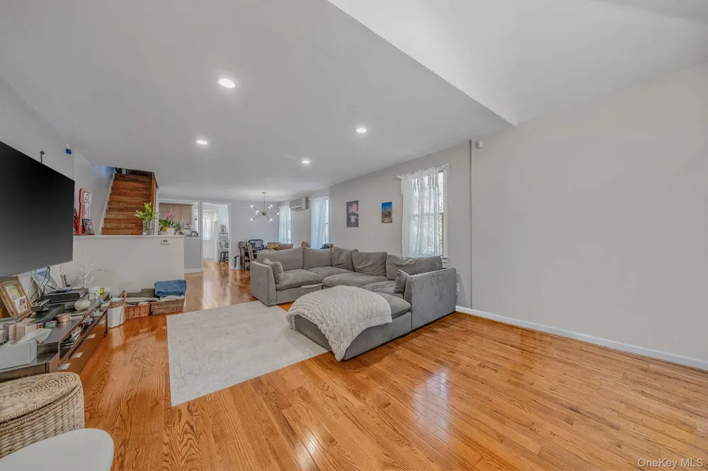69-08 69th Place Glendale, NY 11385