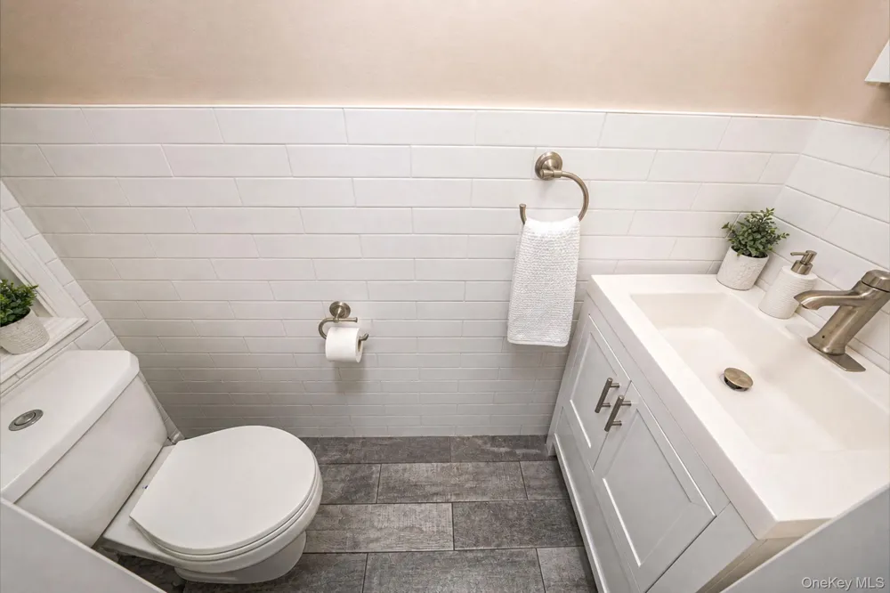 69-08 69th Place Glendale, NY 11385