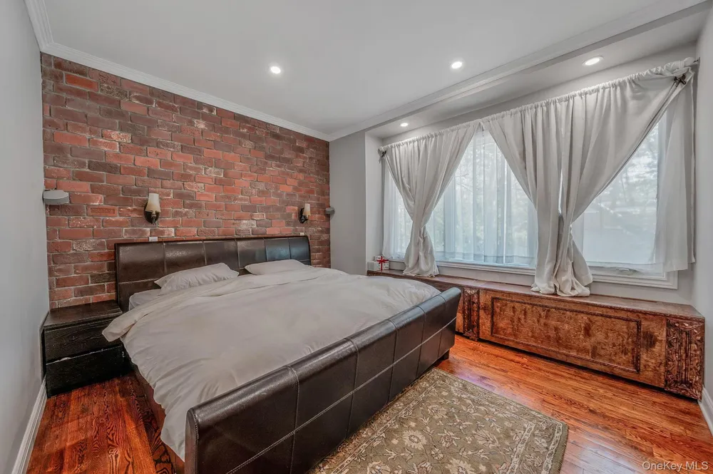 69-08 69th Place Glendale, NY 11385