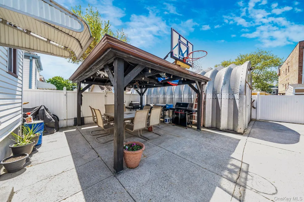 69-08 69th Place Glendale, NY 11385