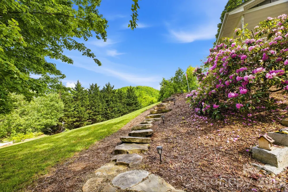48 Open Range Drive Barnardsville, NC 28709