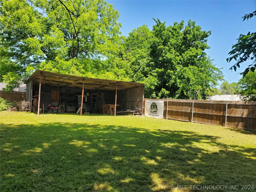 204 Curtis Calera, OK 74730