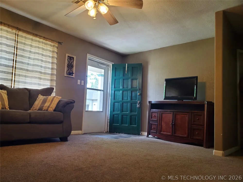 204 Curtis Calera, OK 74730