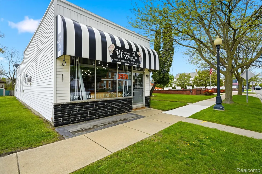 26249 E Huron River Drive Flat Rock City, MI 48134