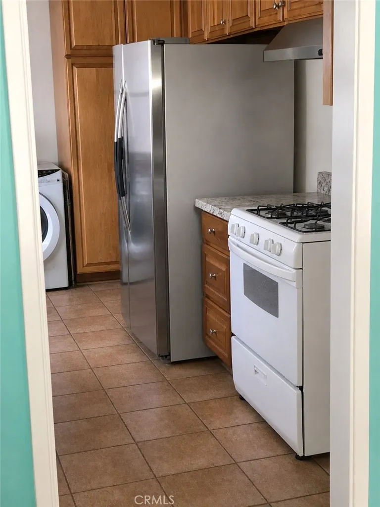 6547 Kelvin Winnetka, CA 91306