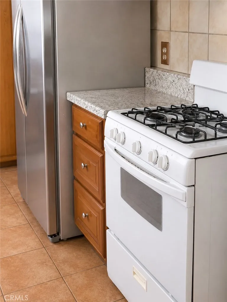 6547 Kelvin Winnetka, CA 91306