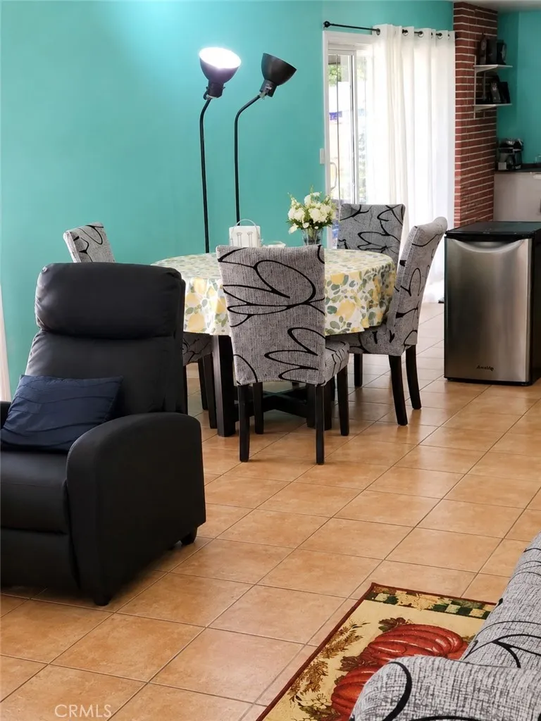 6547 Kelvin Winnetka, CA 91306