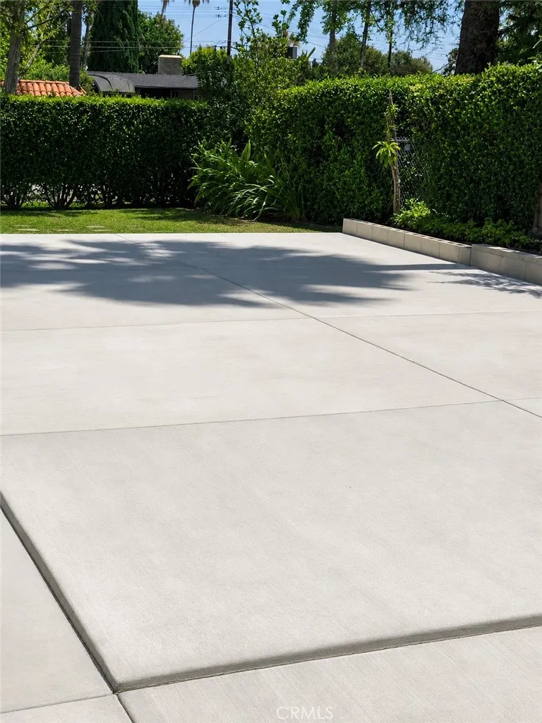 6547 Kelvin Winnetka, CA 91306