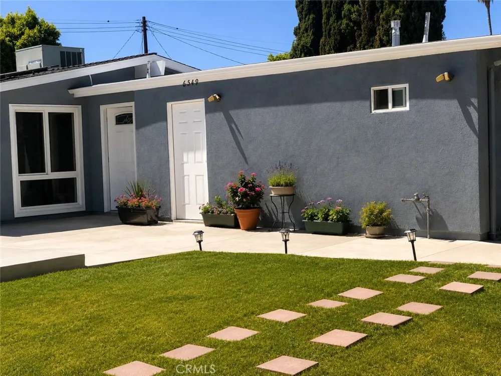 6547 Kelvin Winnetka, CA 91306