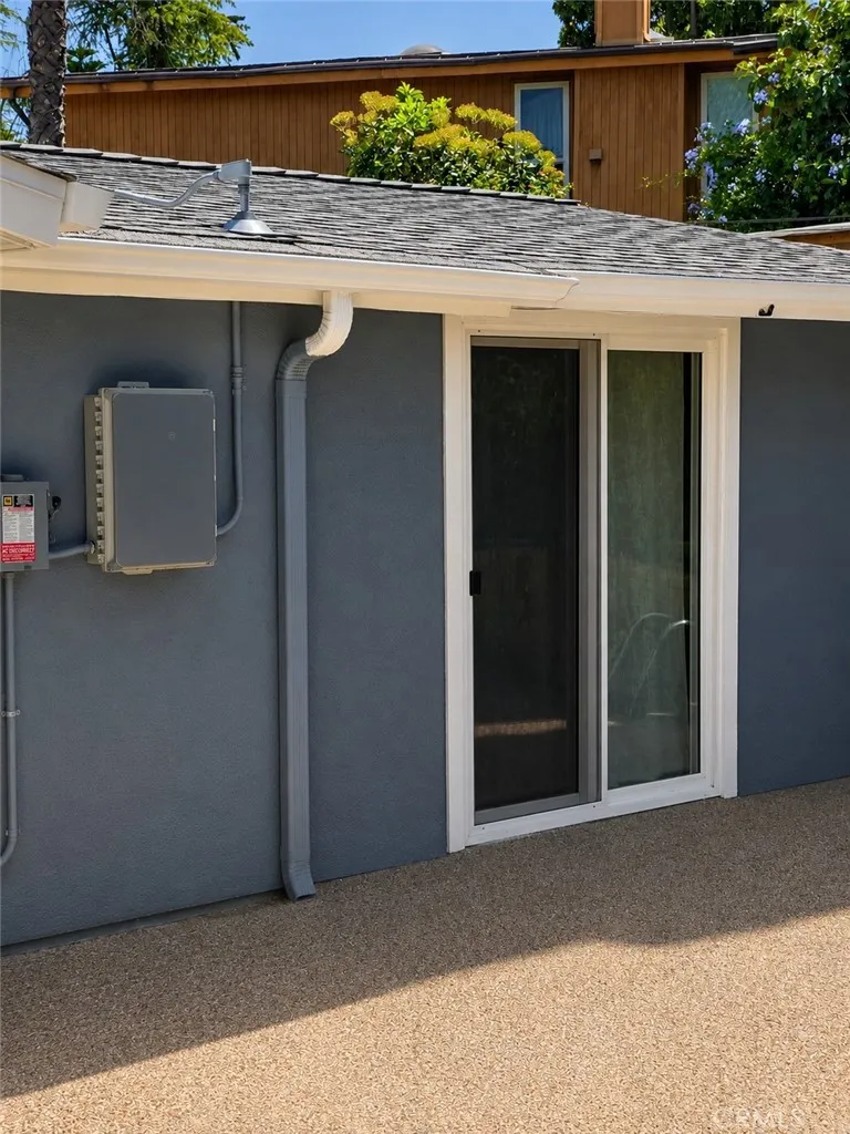 6547 Kelvin Winnetka, CA 91306