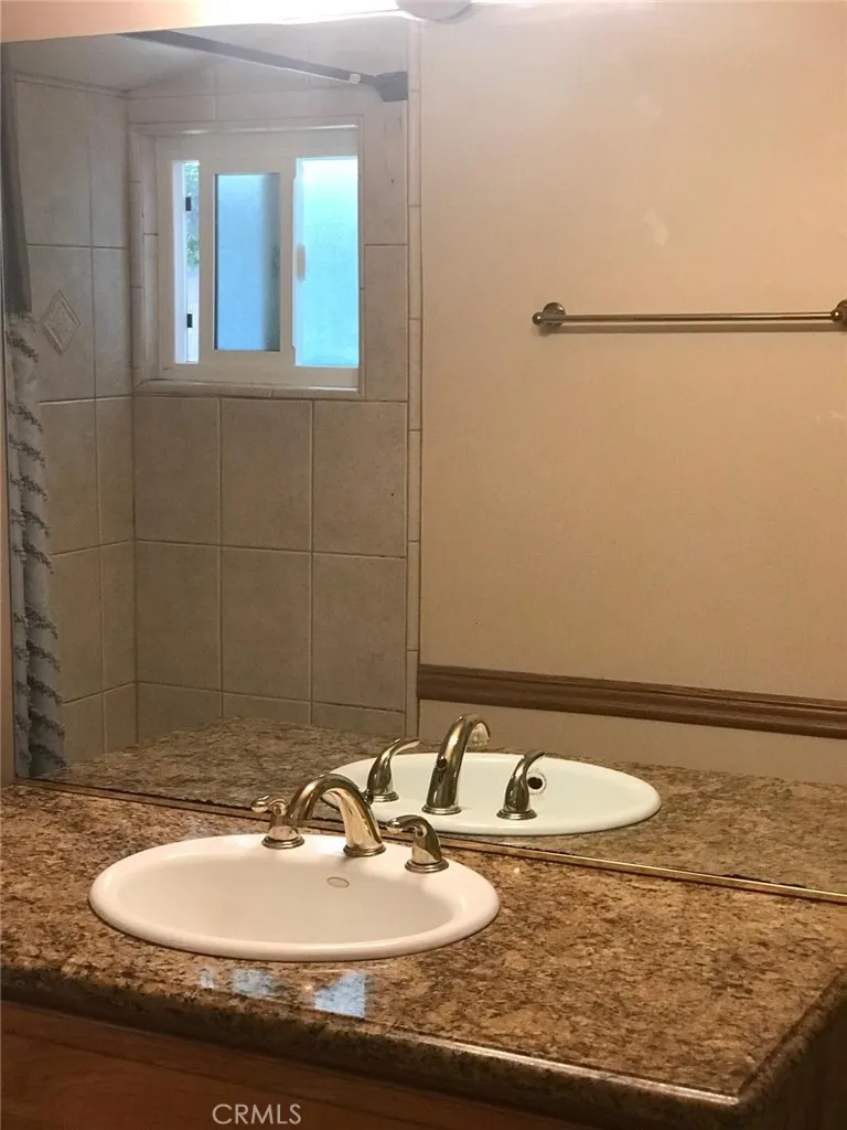 6547 Kelvin Winnetka, CA 91306