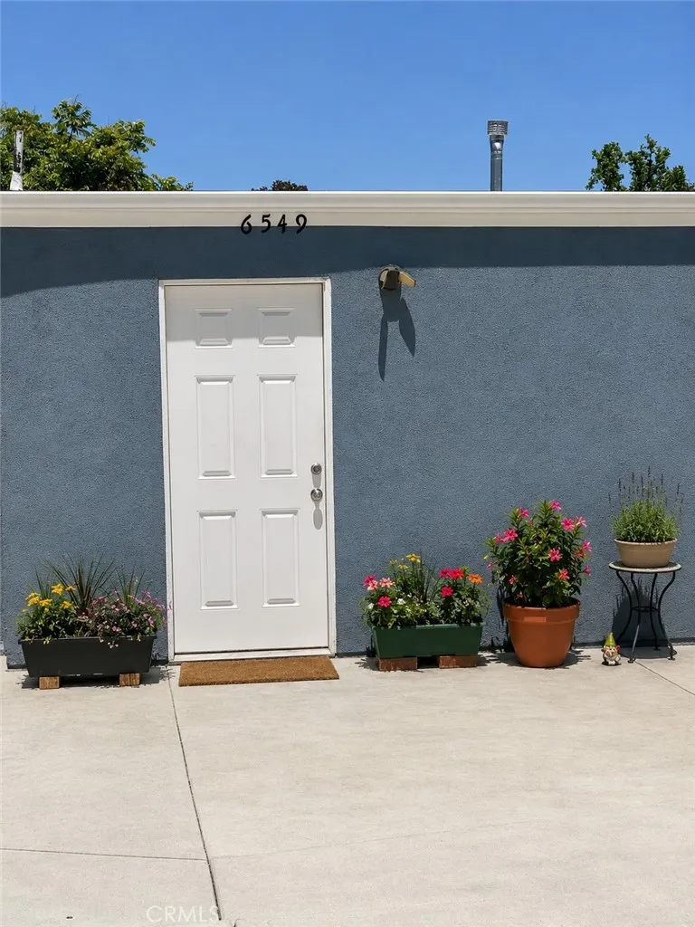 6547 Kelvin Winnetka, CA 91306