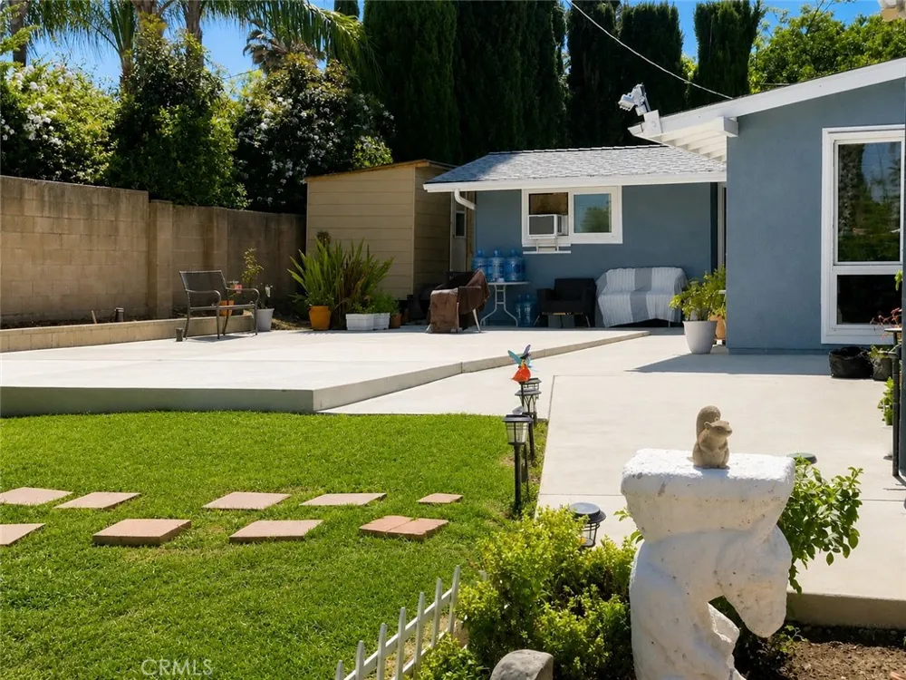 6547 Kelvin Winnetka, CA 91306