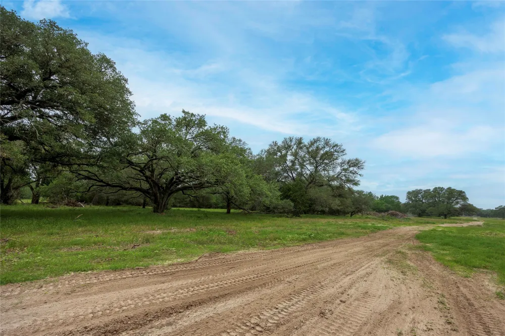 2570 Burke Road Flatonia, TX 78941