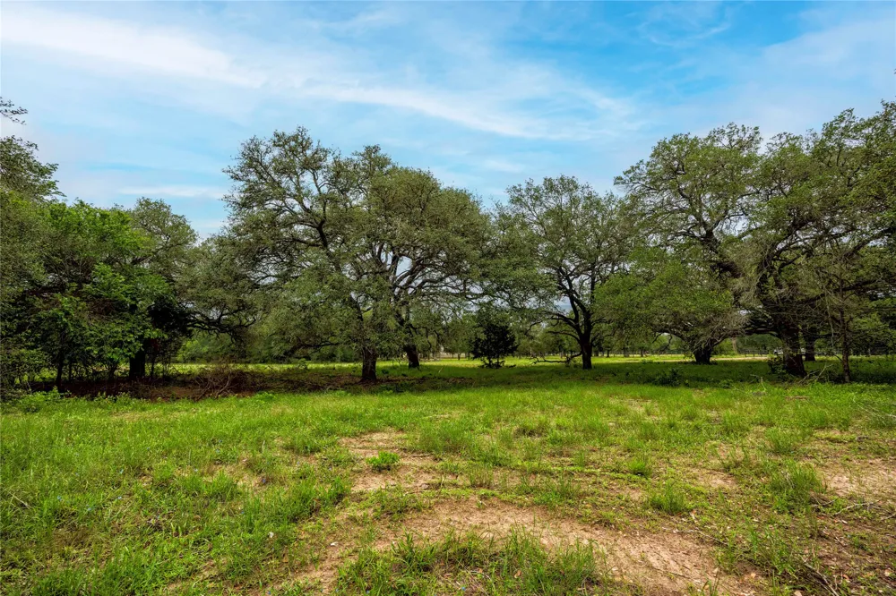 2570 Burke Road Flatonia, TX 78941
