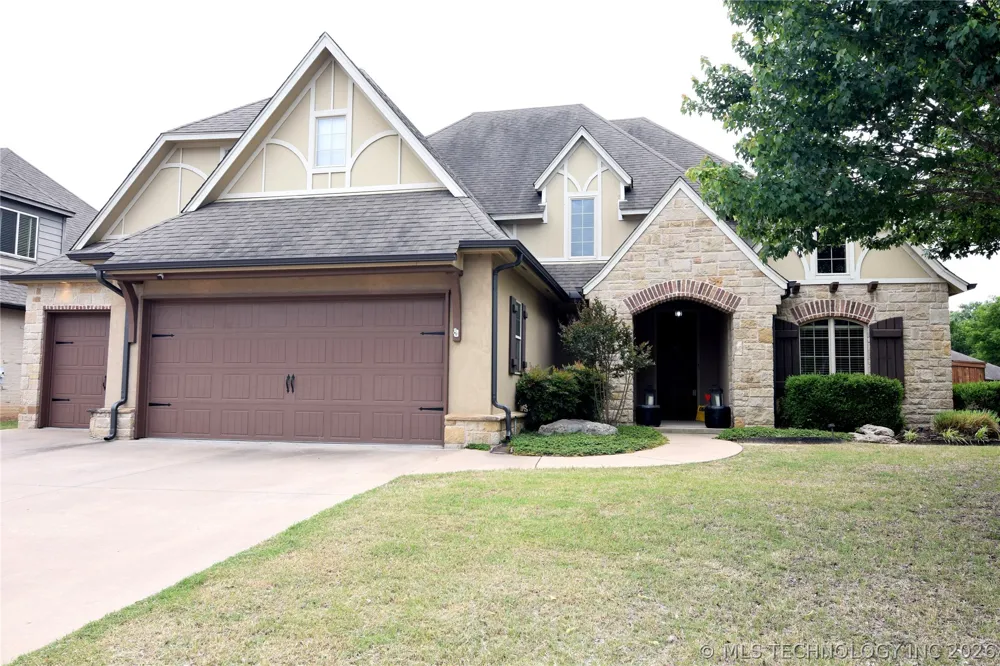 2404 E 140th Place Jenks, OK 74008