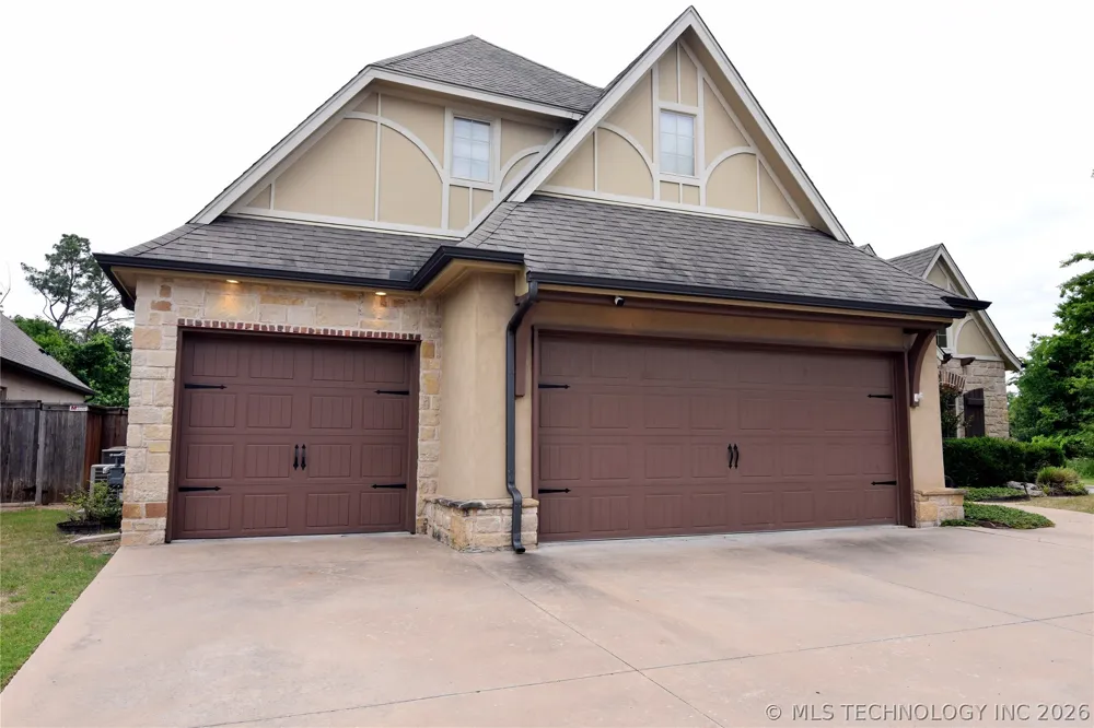 2404 E 140th Place Jenks, OK 74008