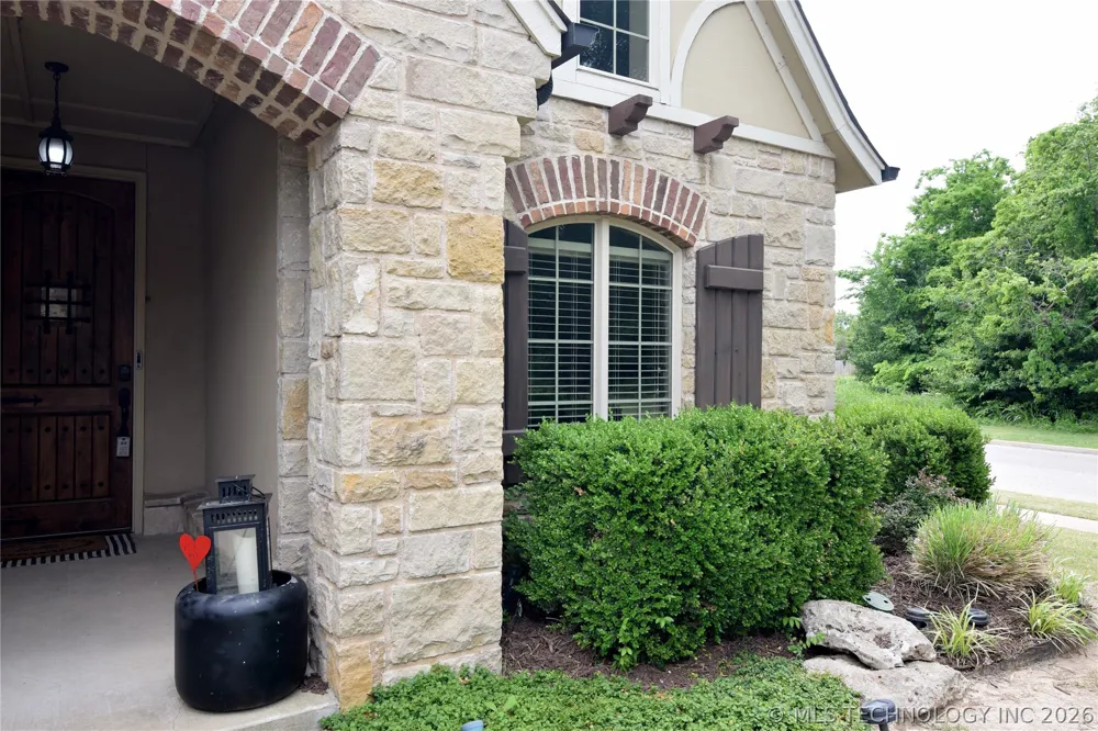2404 E 140th Place Jenks, OK 74008