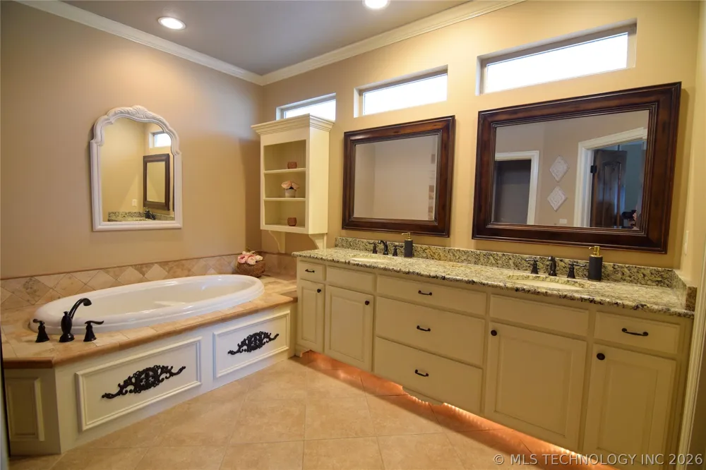 2404 E 140th Place Jenks, OK 74008