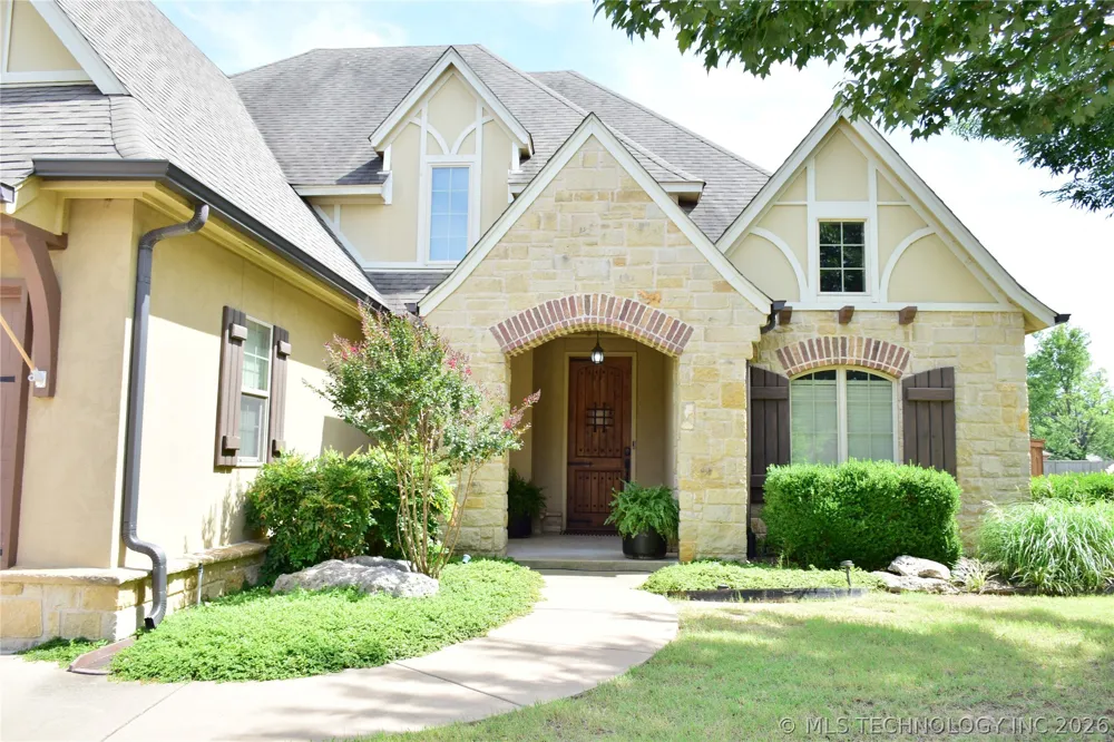 2404 E 140th Place Jenks, OK 74008