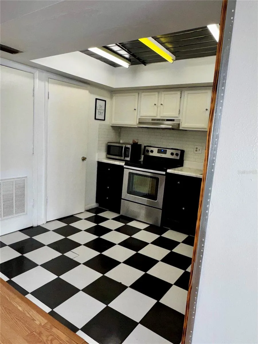 1130 LAKE PARKER AVENUE #E332 Lakeland, FL 33805