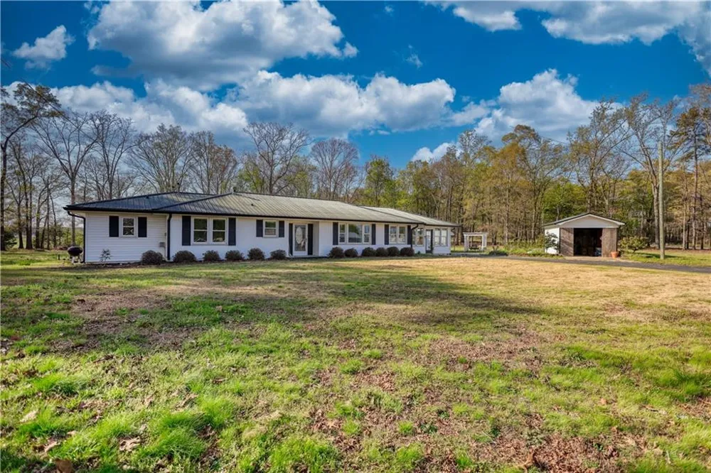 10 Wolfskin Road Arnoldsville, GA 30619