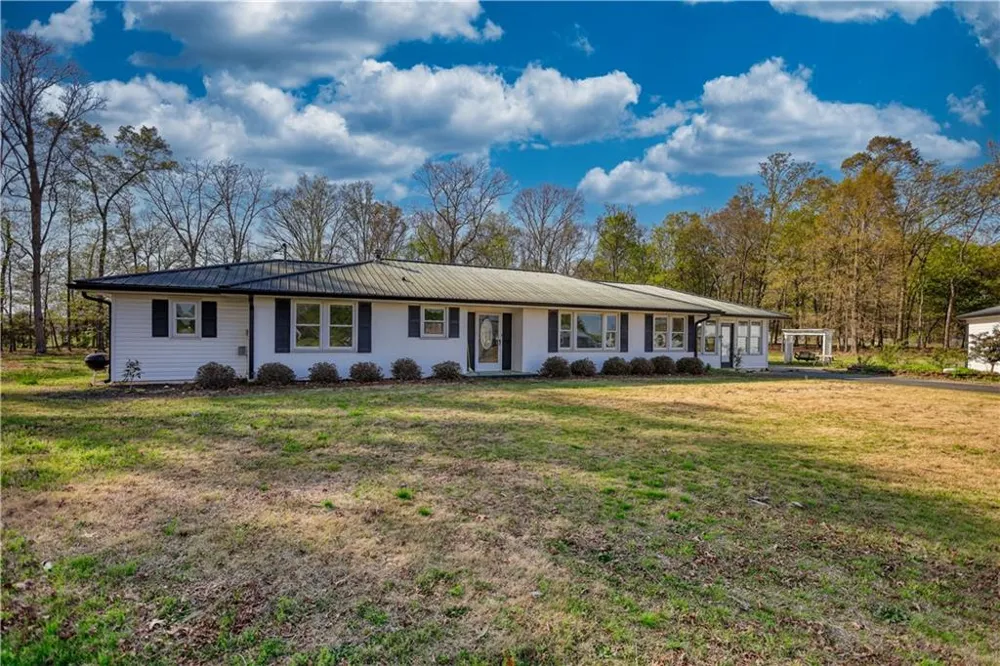 10 Wolfskin Road Arnoldsville, GA 30619