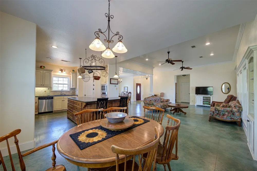 1211 W Fm 922 Valley View, TX 76272