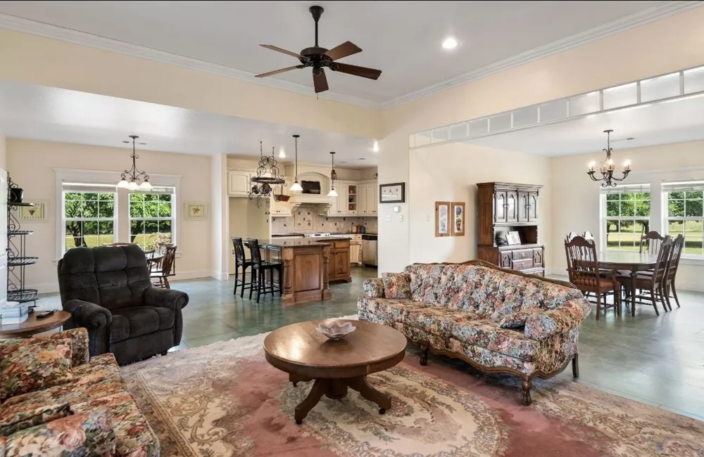 1211 W Fm 922 Valley View, TX 76272